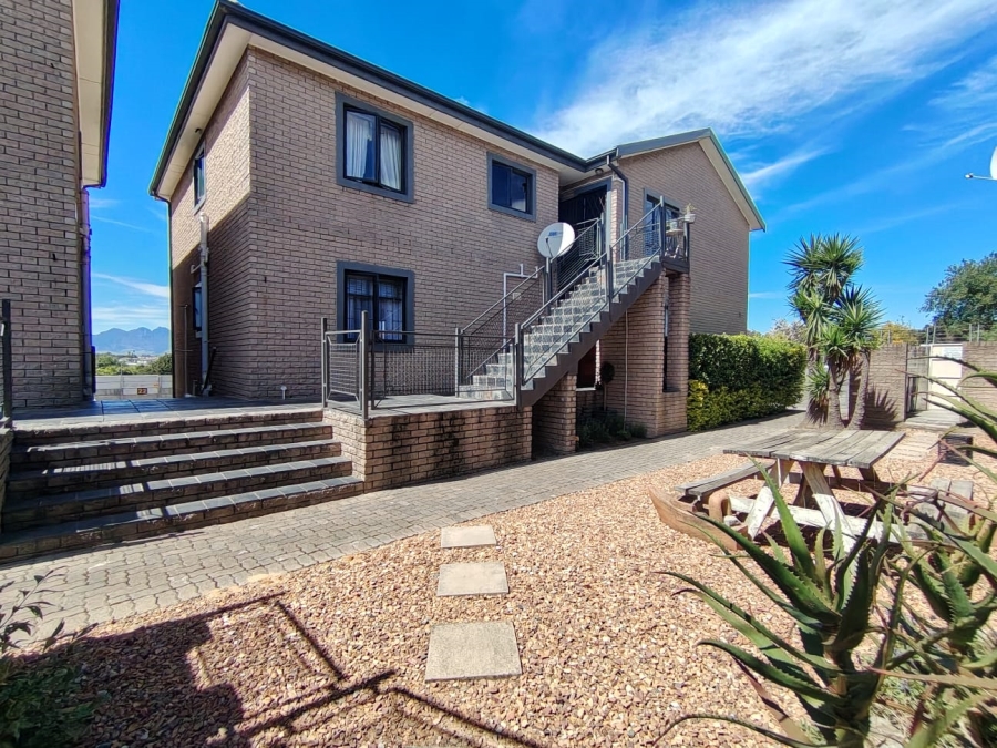 2 Bedroom Property for Sale in Vredekloof East Western Cape